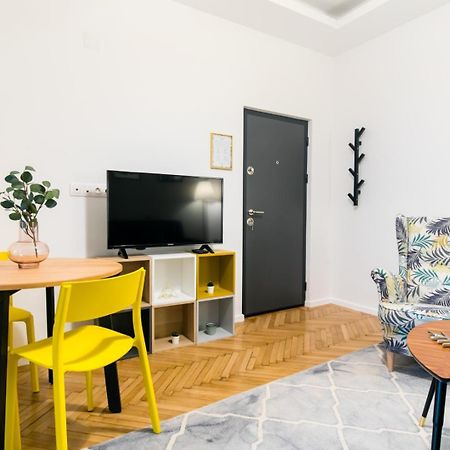 Heart Of The City - Cozy Apartments In Prime Location Bucureşti Ngoại thất bức ảnh