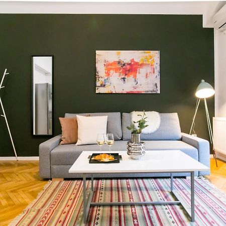 Heart Of The City - Cozy Apartments In Prime Location Bucureşti Ngoại thất bức ảnh