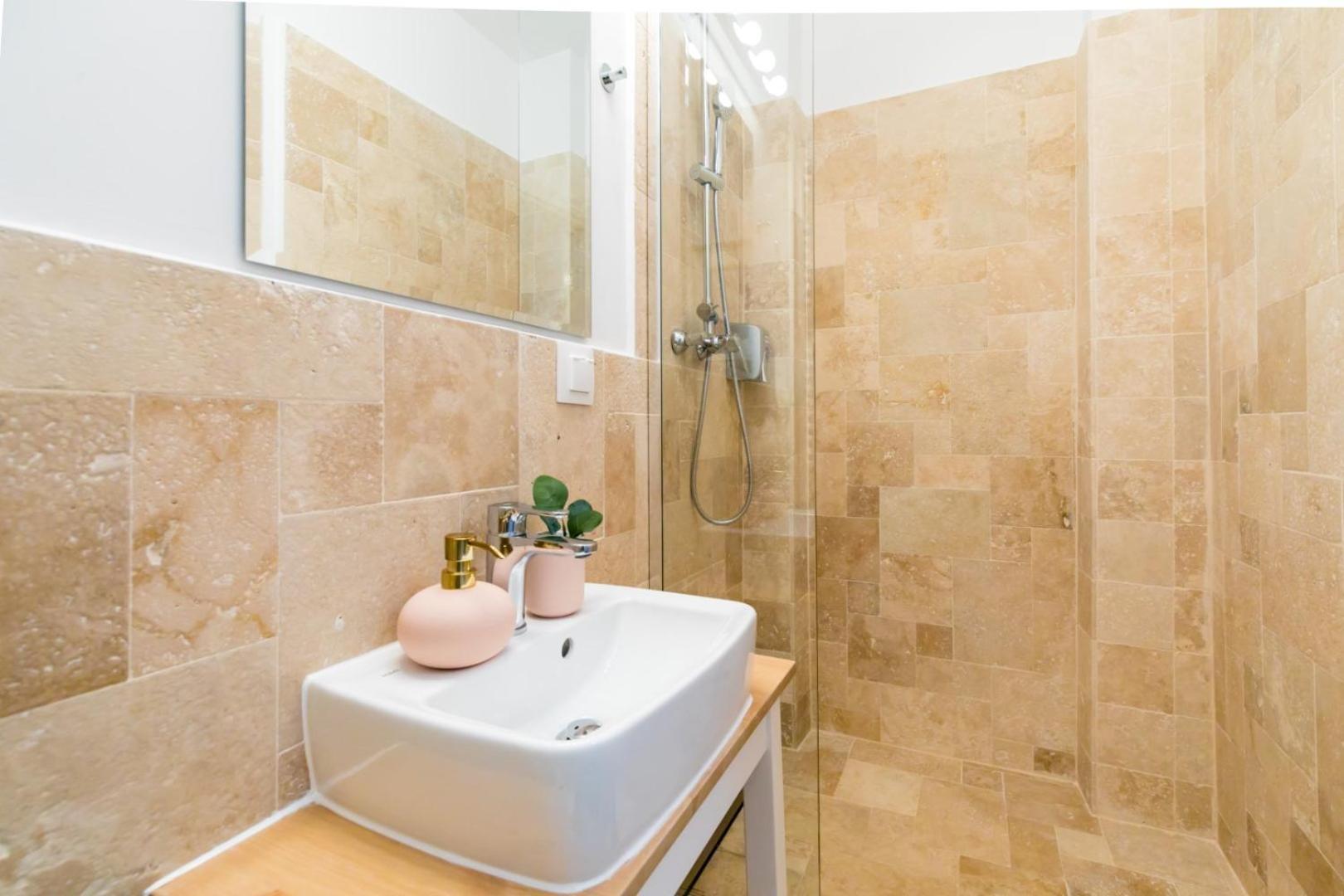Heart Of The City - Cozy Apartments In Prime Location Bucureşti Phòng bức ảnh