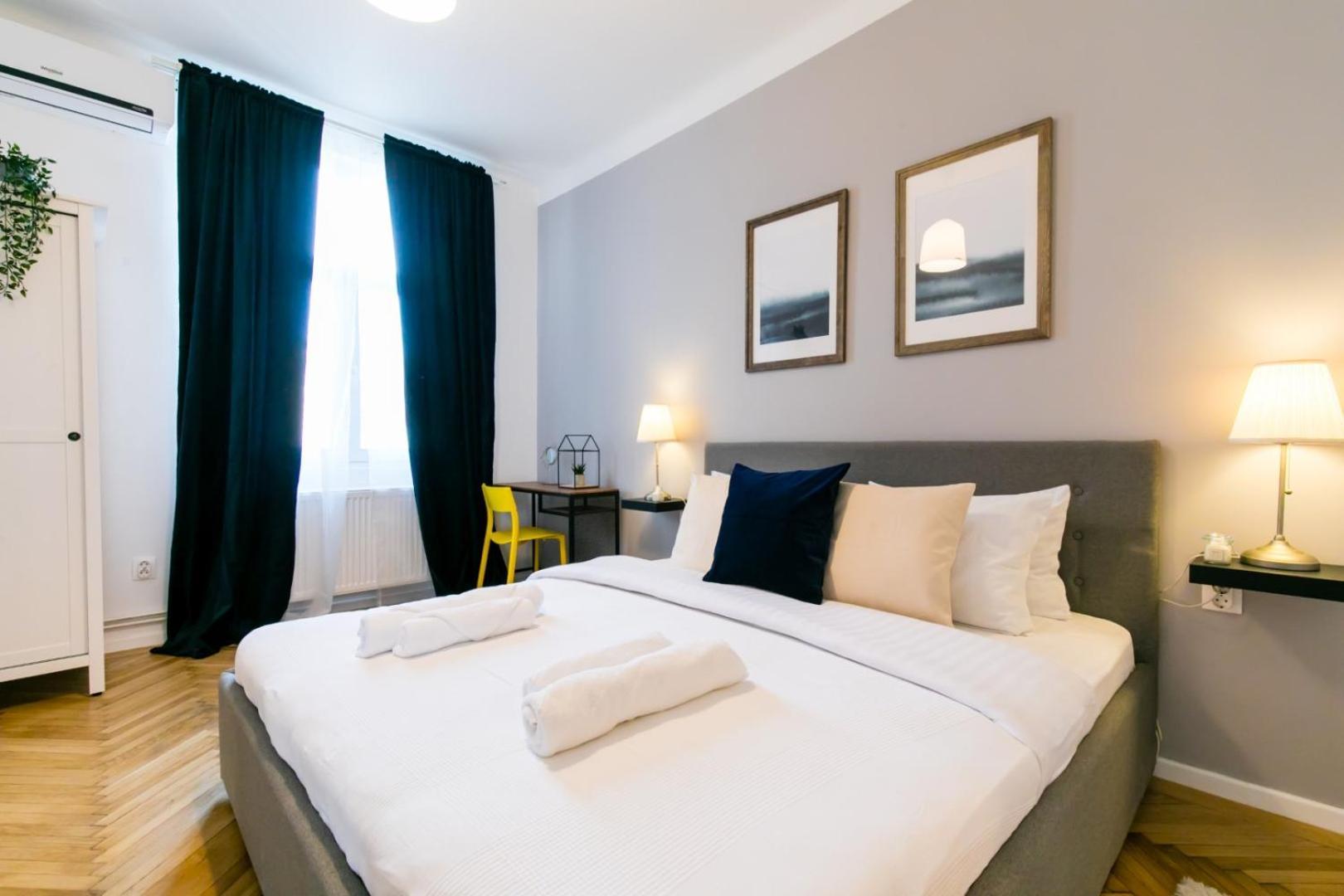 Heart Of The City - Cozy Apartments In Prime Location Bucureşti Ngoại thất bức ảnh