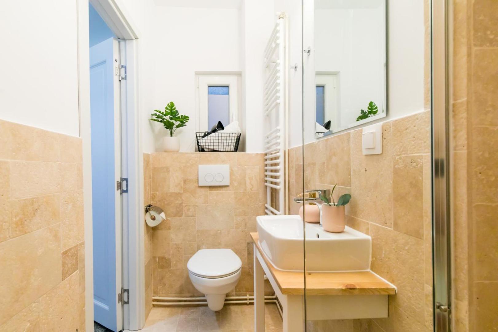 Heart Of The City - Cozy Apartments In Prime Location Bucureşti Ngoại thất bức ảnh