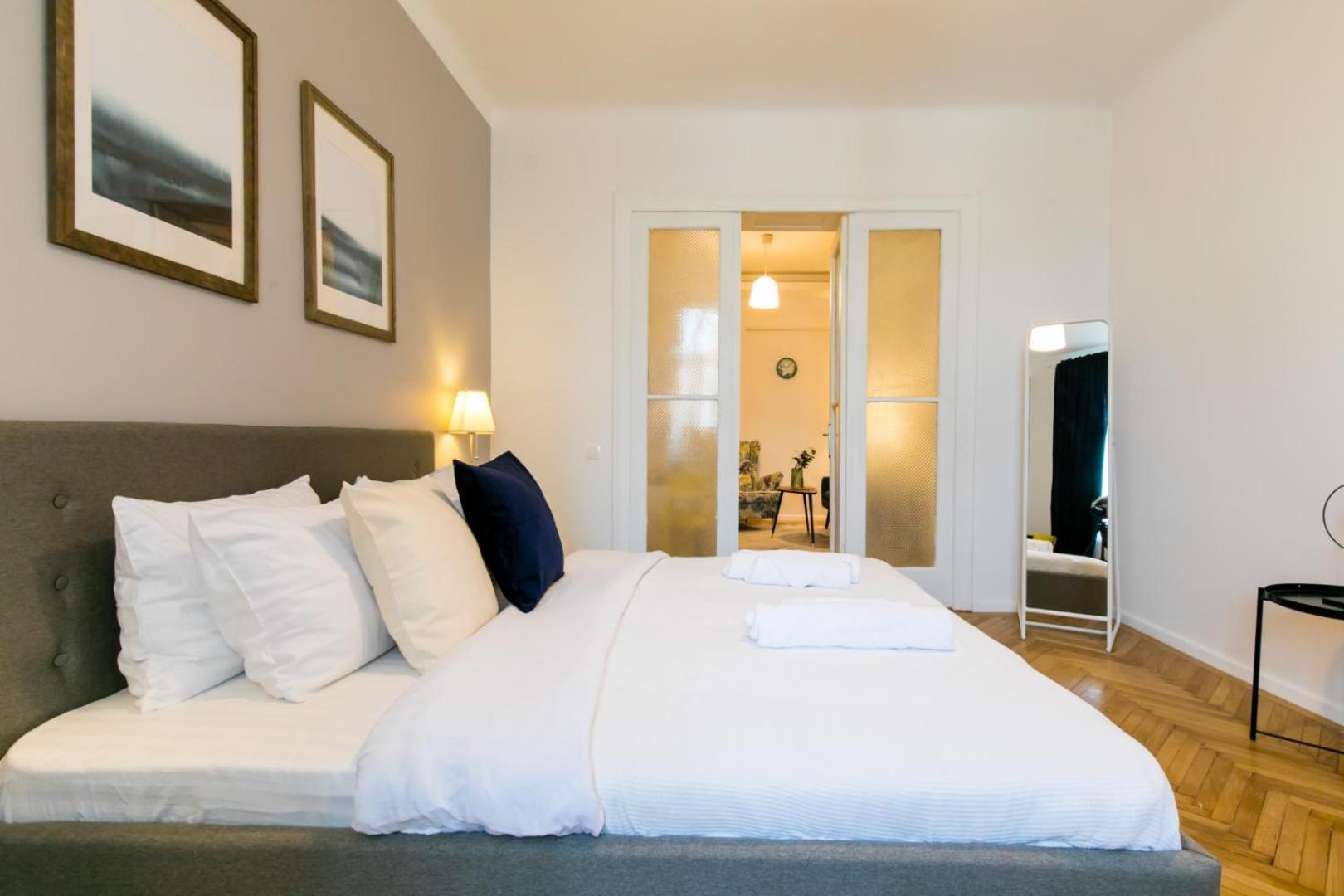 Heart Of The City - Cozy Apartments In Prime Location Bucureşti Phòng bức ảnh