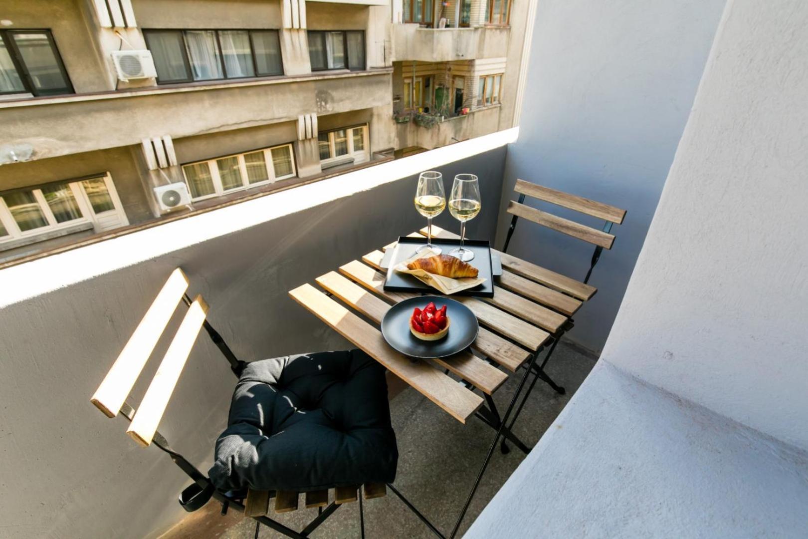 Heart Of The City - Cozy Apartments In Prime Location Bucureşti Ngoại thất bức ảnh