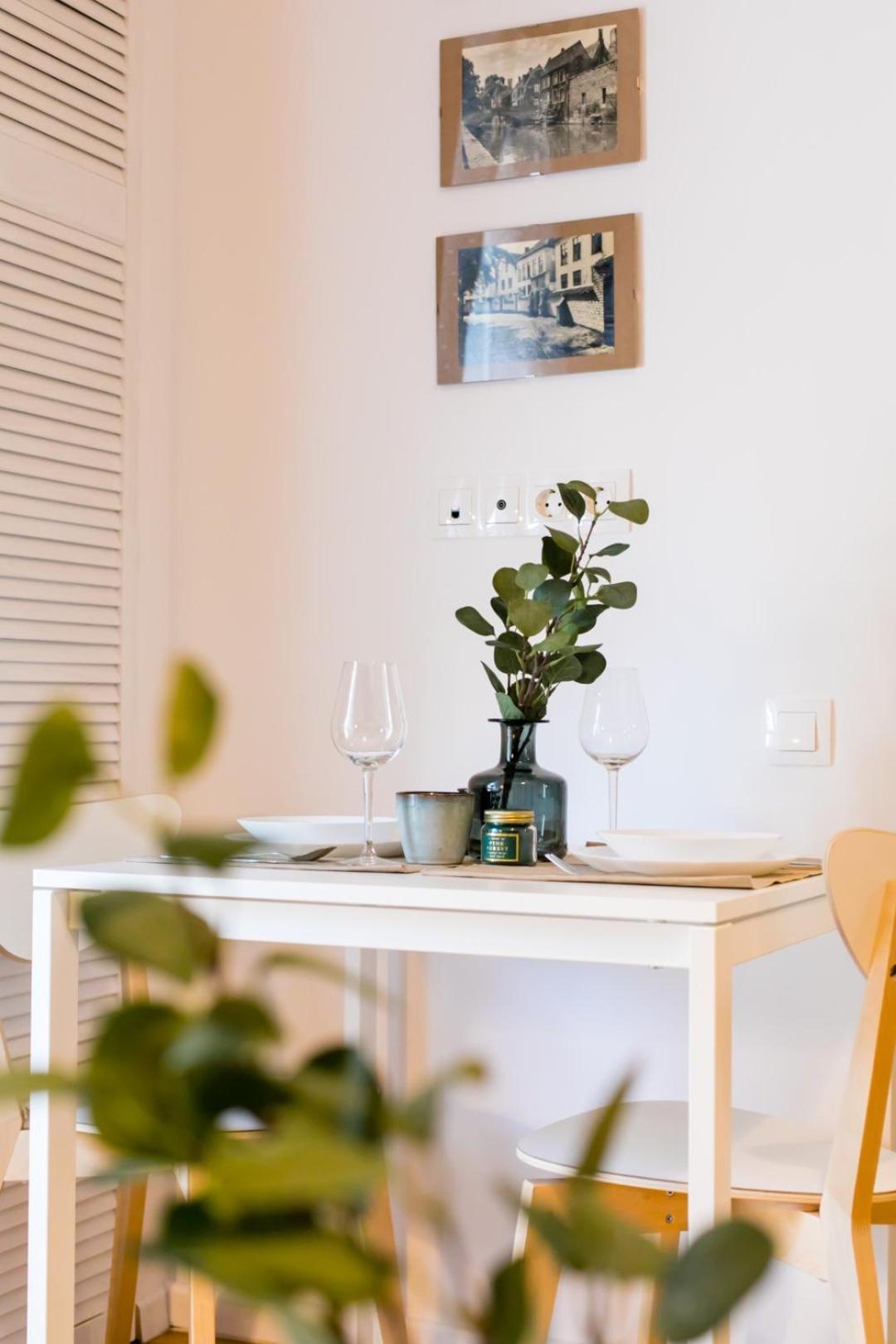 Heart Of The City - Cozy Apartments In Prime Location Bucureşti Ngoại thất bức ảnh